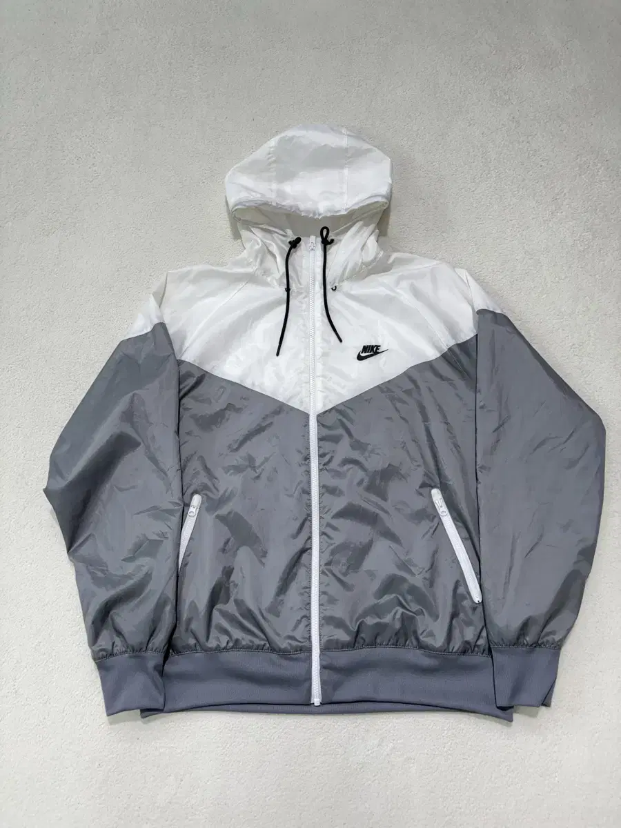 Nike ウィンドランナーウィンドブレーカーホワイト/グレー 105